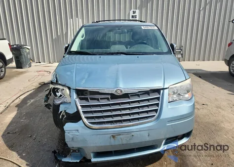 2010 Chrysler Town & Country Touring Plus z USA, uszkodzony, nr VIN 2A4RR8D16AR451966